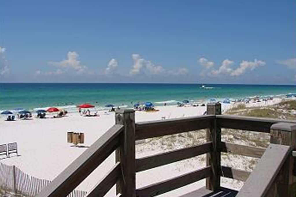 Comfortable unit, Breathtaking views, Quick walk to dining