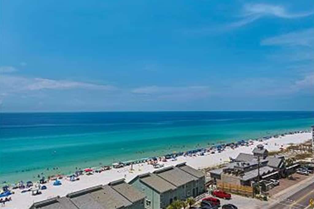 Comfortable unit, Breathtaking views, Quick walk to dining