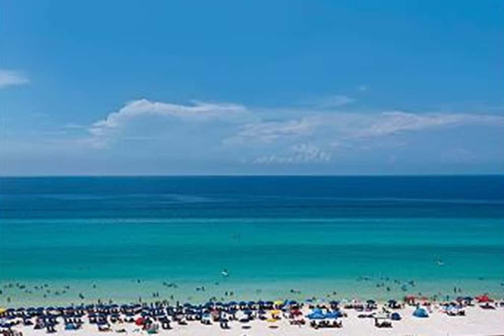 Comfortable unit, Breathtaking views, Quick walk to dining