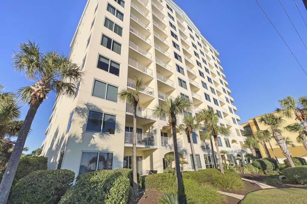 Comfortable unit, Breathtaking views, Quick walk to dining