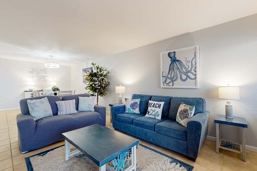 Stunning beachfront home, fully renovated, shared pool & tennis,pickleball