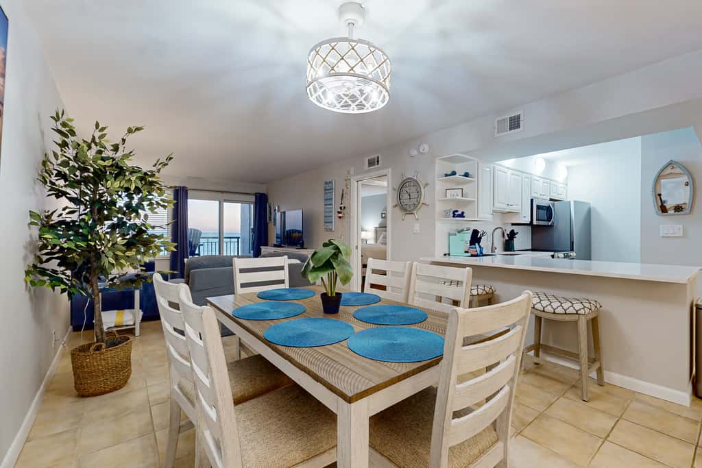 Stunning beachfront home, fully renovated, shared pool & tennis,pickleball