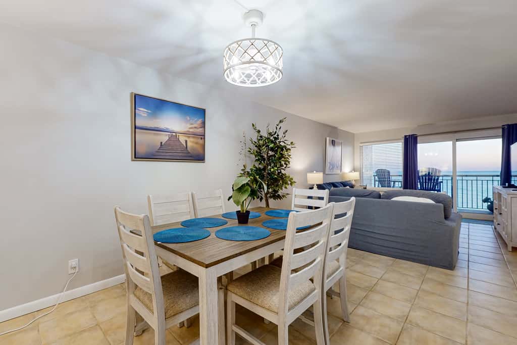 Stunning beachfront home, fully renovated, shared pool & tennis,pickleball