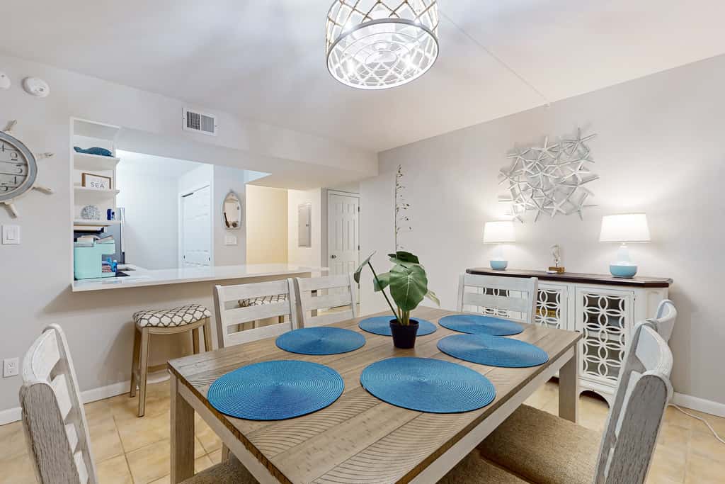 Stunning beachfront home, fully renovated, shared pool & tennis,pickleball