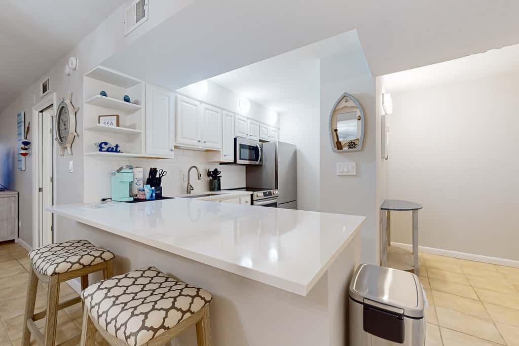 Stunning beachfront home, fully renovated, shared pool & tennis,pickleball