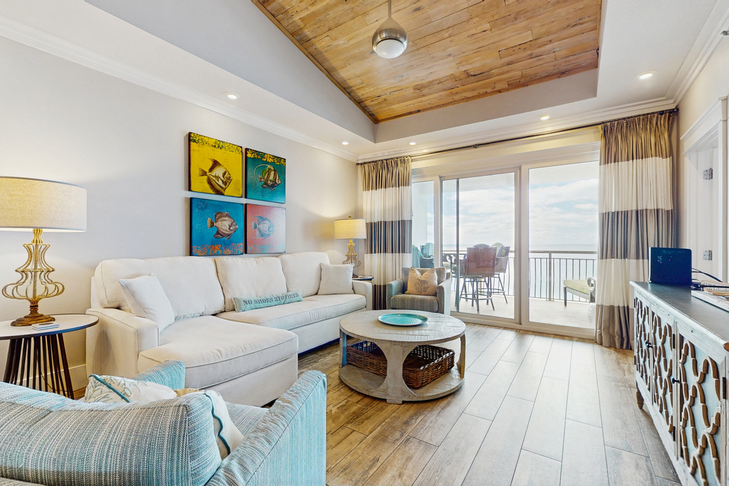 Oceanfront condo with balcony, lagoon pool, hot tub, & pickleball