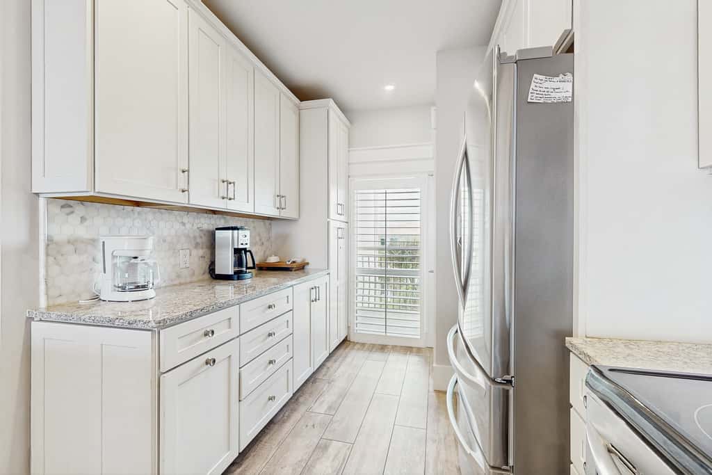 Oceanfront condo with balcony, lagoon pool, hot tub, & pickleball