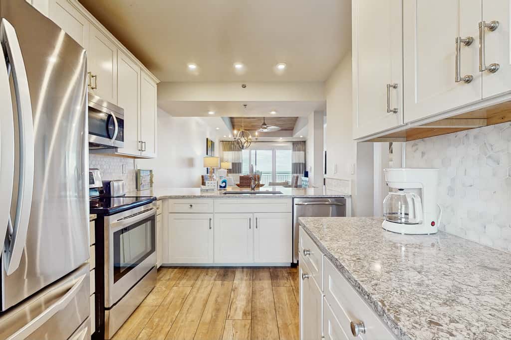 Oceanfront condo with balcony, lagoon pool, hot tub, & pickleball