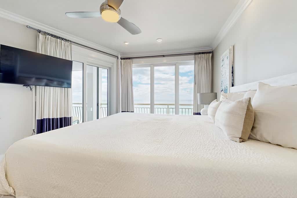 Oceanfront condo with balcony, lagoon pool, hot tub, & pickleball