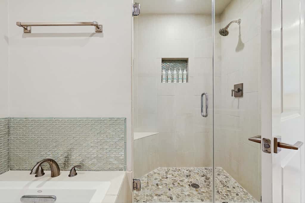Oceanfront condo with balcony, lagoon pool, hot tub, & pickleball