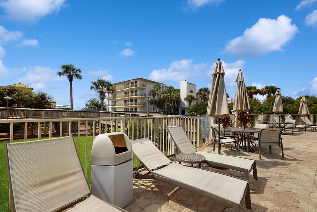 Oceanfront condo with balcony, lagoon pool, hot tub, & pickleball