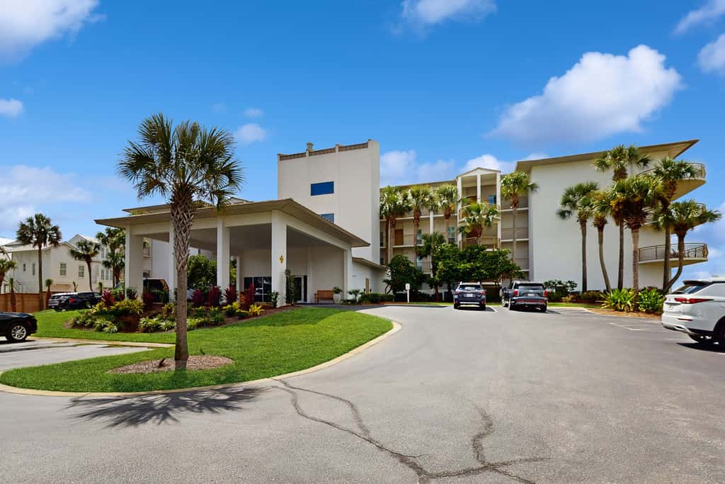 Oceanfront condo with balcony, lagoon pool, hot tub, & pickleball