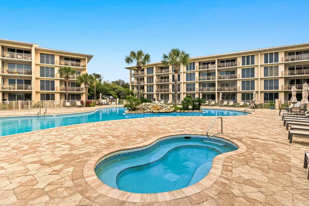 Oceanfront condo with balcony, lagoon pool, hot tub, & pickleball