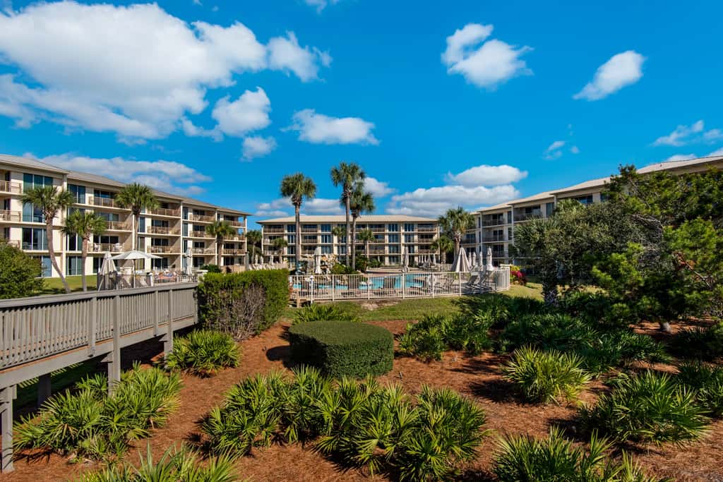 Oceanfront condo with balcony, lagoon pool, hot tub, & pickleball