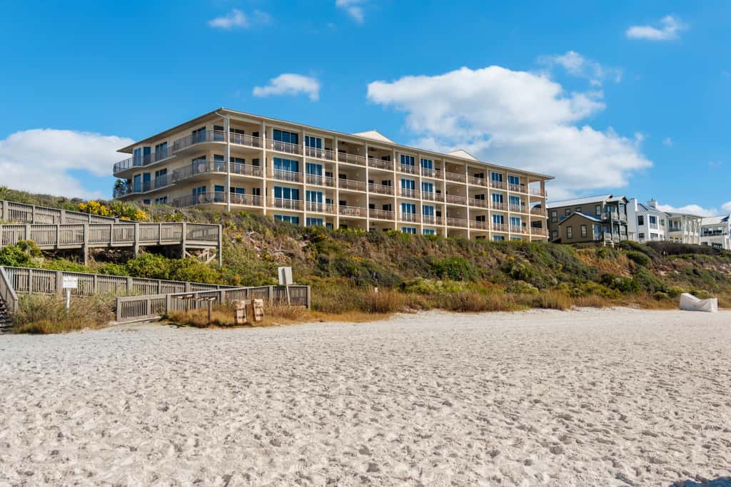 Oceanfront condo with balcony, lagoon pool, hot tub, & pickleball