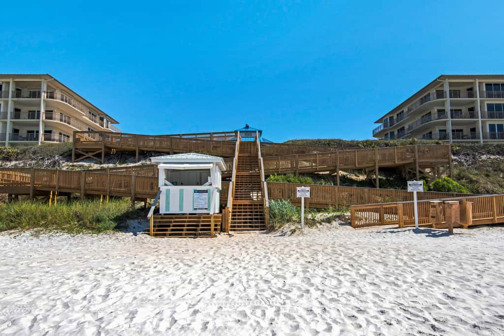 Oceanfront condo with balcony, lagoon pool, hot tub, & pickleball