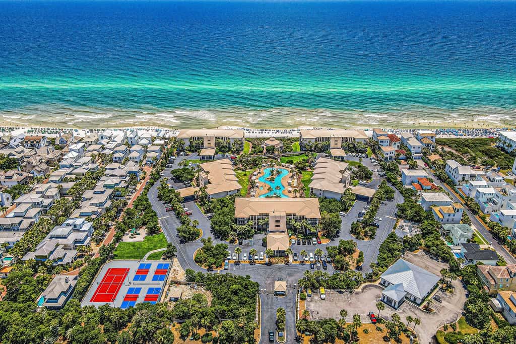 Oceanfront condo with balcony, lagoon pool, hot tub, & pickleball