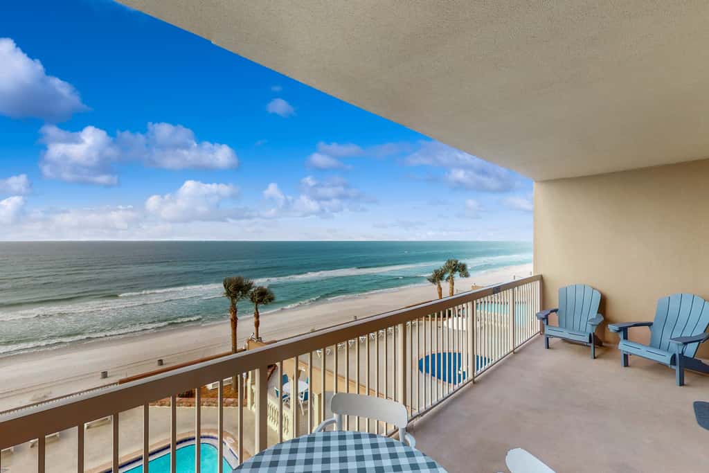 Snowbird-friendly Gulf-front condo with pool, hot tub & grills