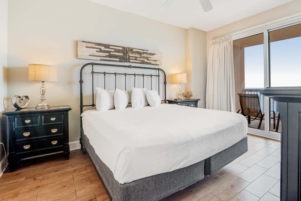 Inviting ninth-floor condo with upscale decor, Gulf-front views & pools