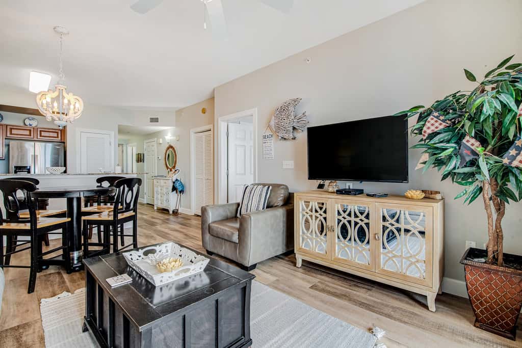 Inviting ninth-floor condo with upscale decor, Gulf-front views & pools