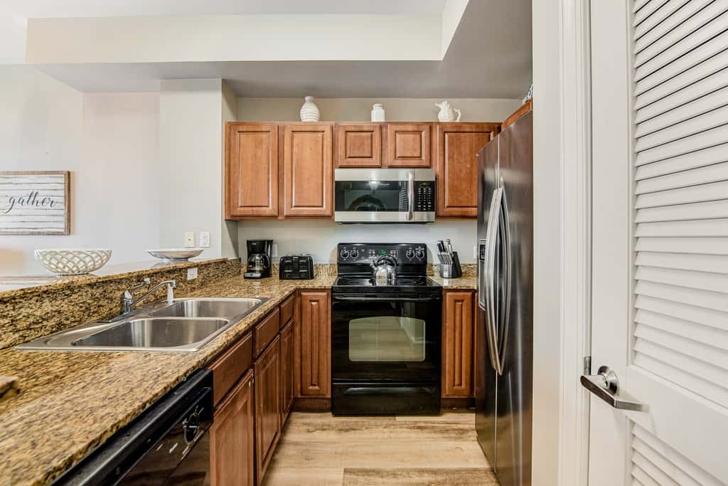 Inviting ninth-floor condo with upscale decor, Gulf-front views & pools