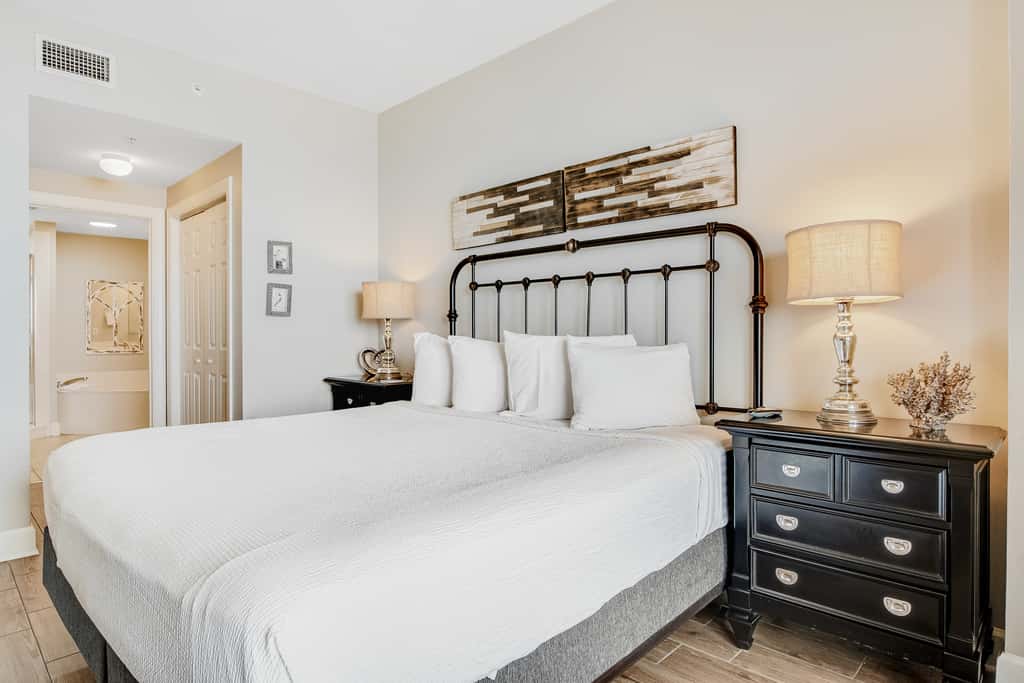 Inviting ninth-floor condo with upscale decor, Gulf-front views & pools