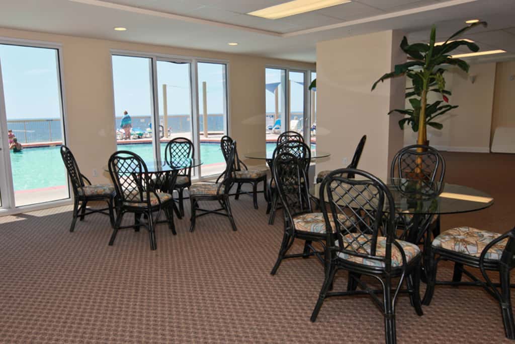 Inviting ninth-floor condo with upscale decor, Gulf-front views & pools
