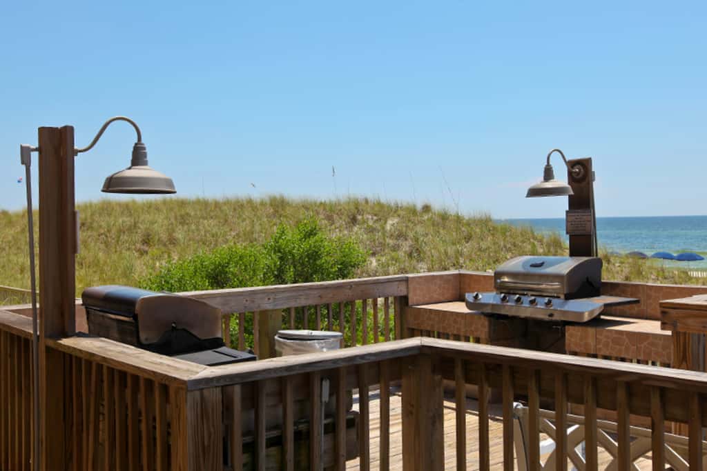 Inviting ninth-floor condo with upscale decor, Gulf-front views & pools