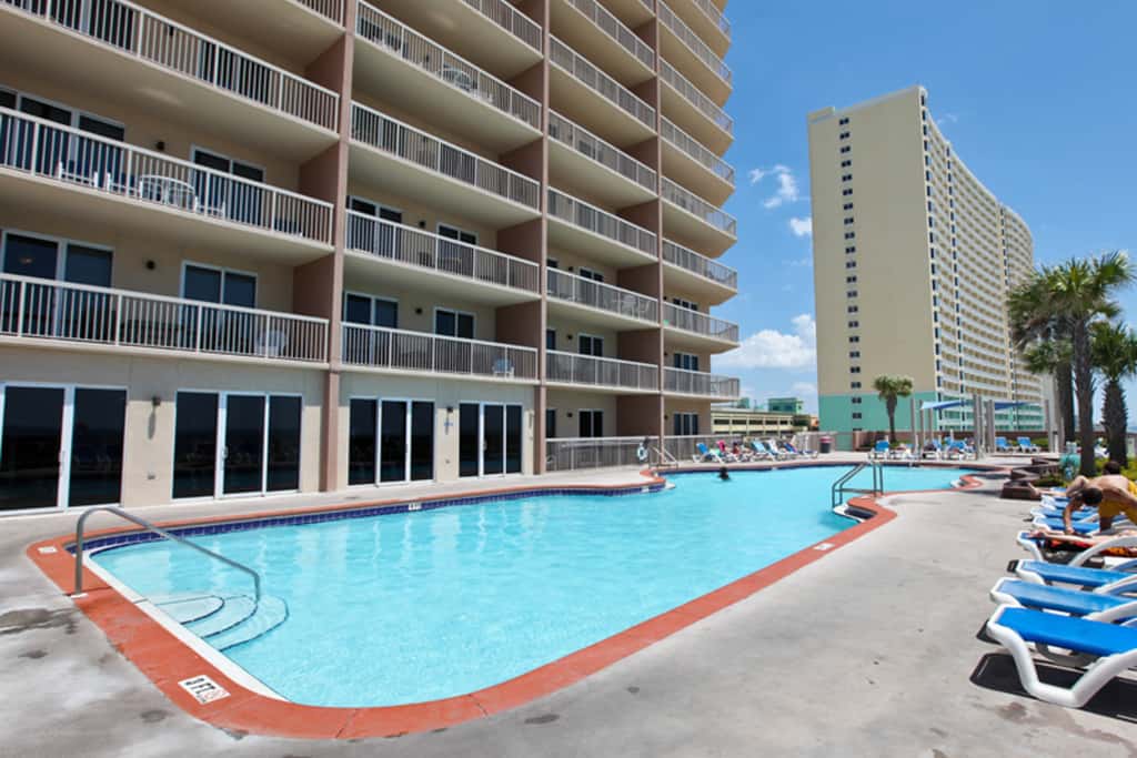 Inviting ninth-floor condo with upscale decor, Gulf-front views & pools