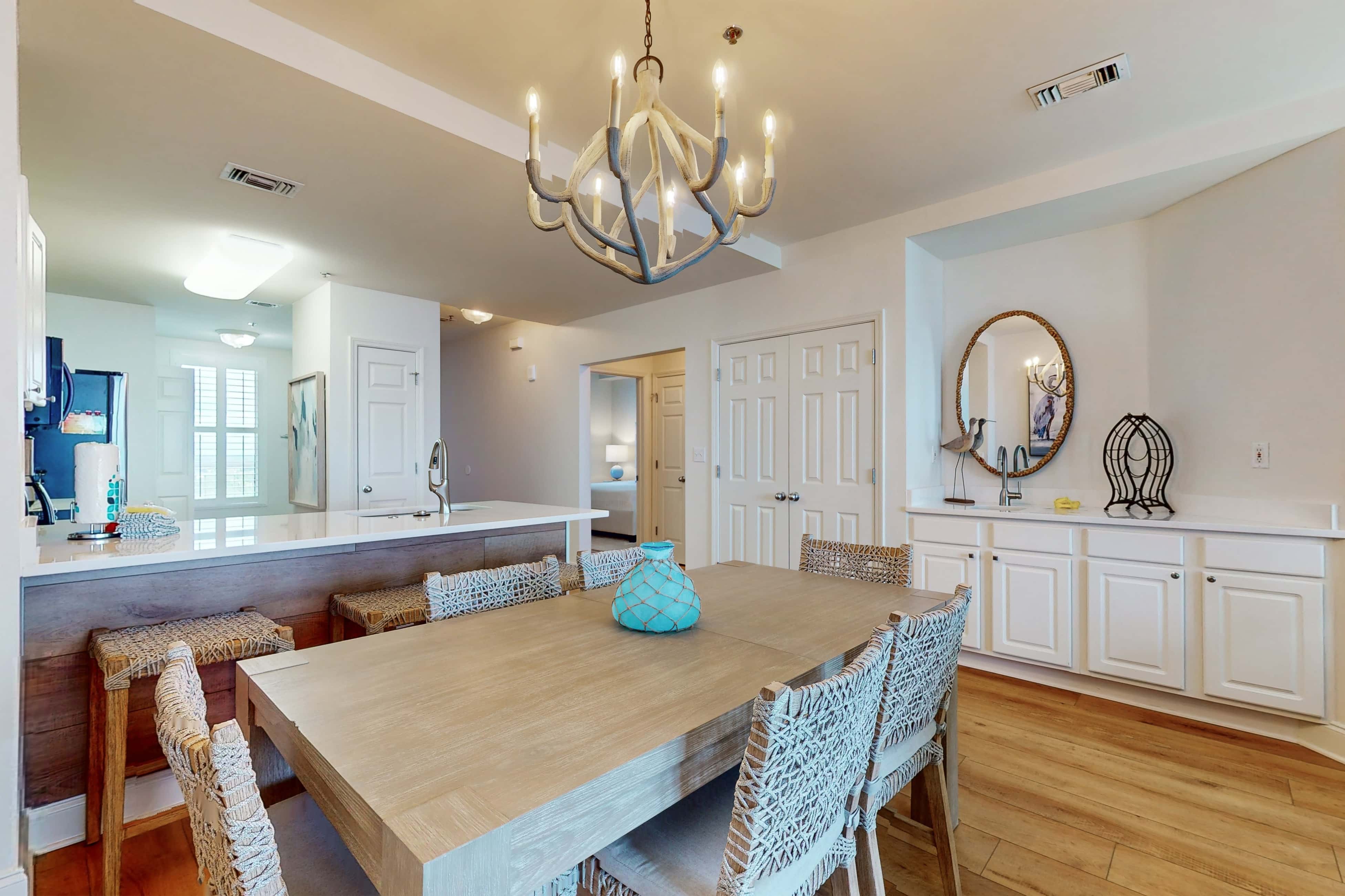 18th-floor condo with amazing views, beach access, pools & gym