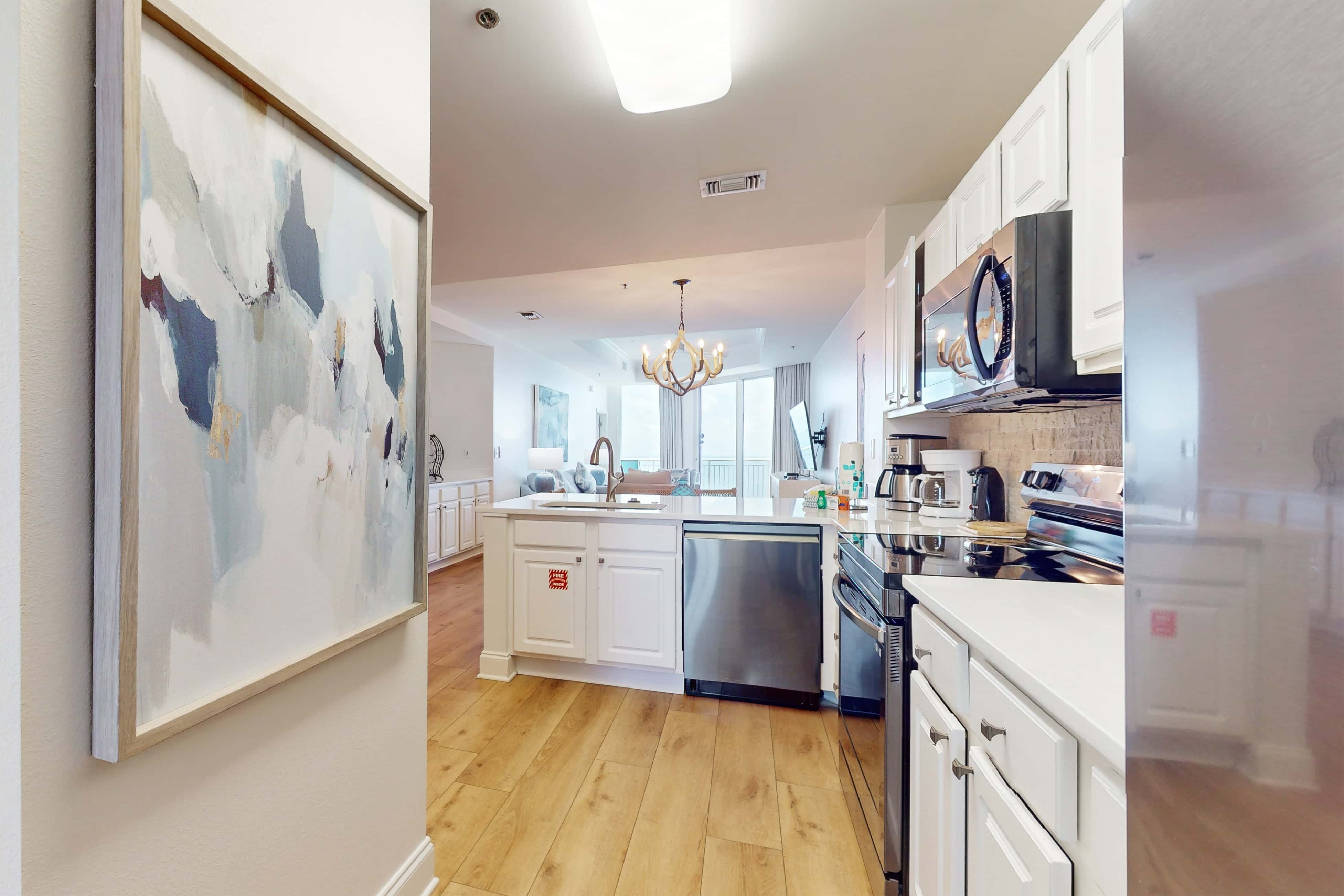 18th-floor condo with amazing views, beach access, pools & gym