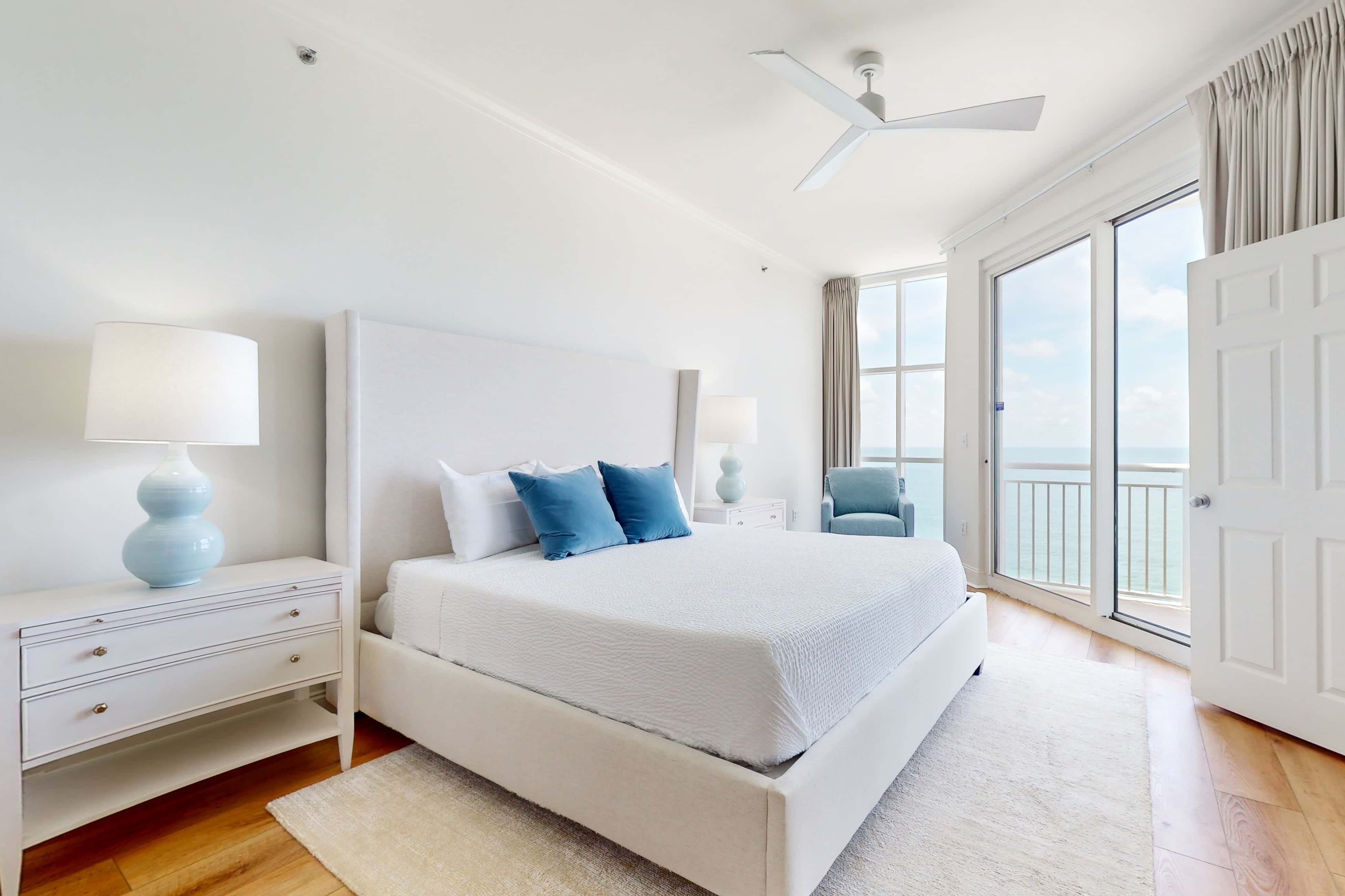 18th-floor condo with amazing views, beach access, pools & gym