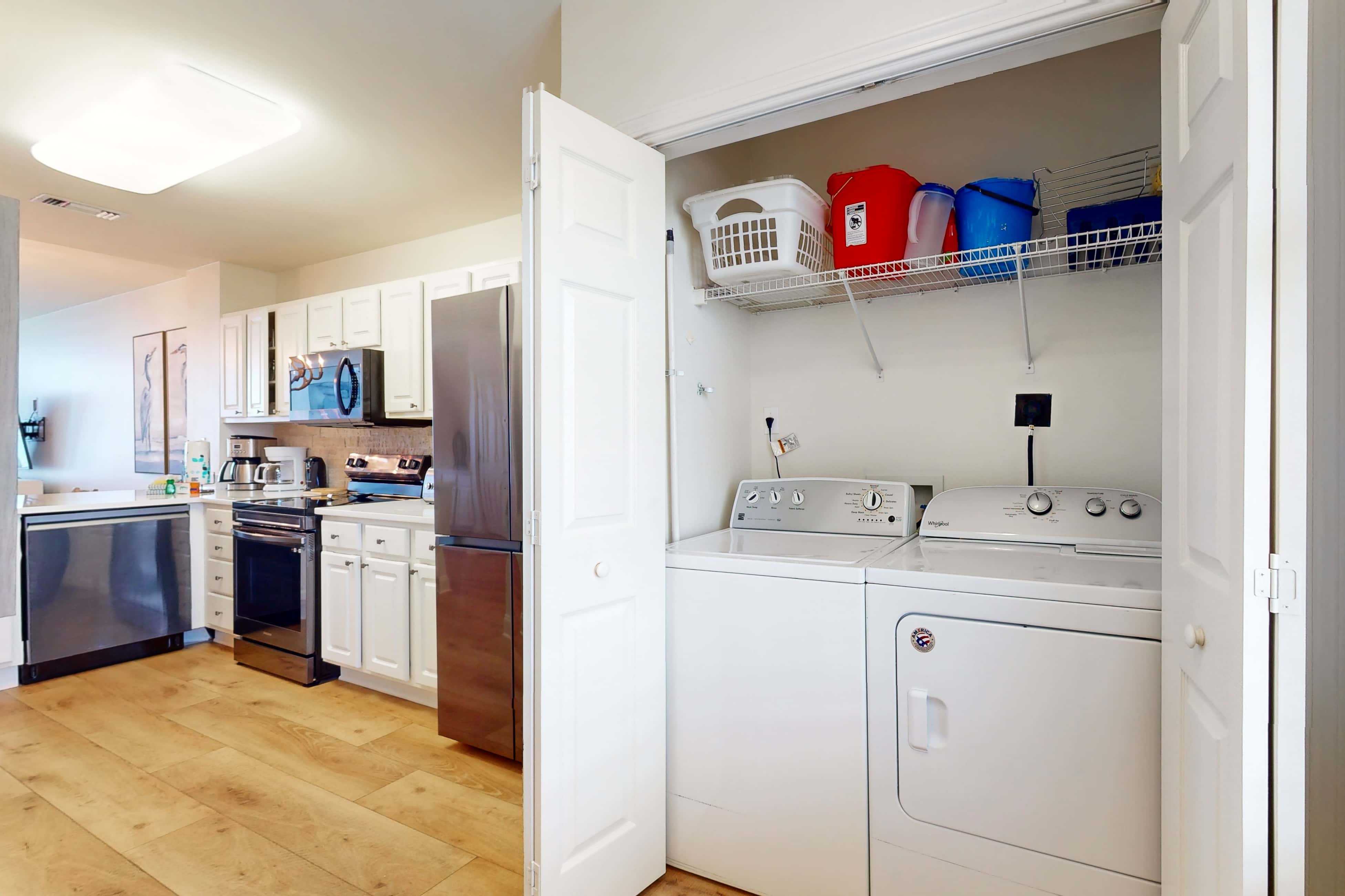 18th-floor condo with amazing views, beach access, pools & gym