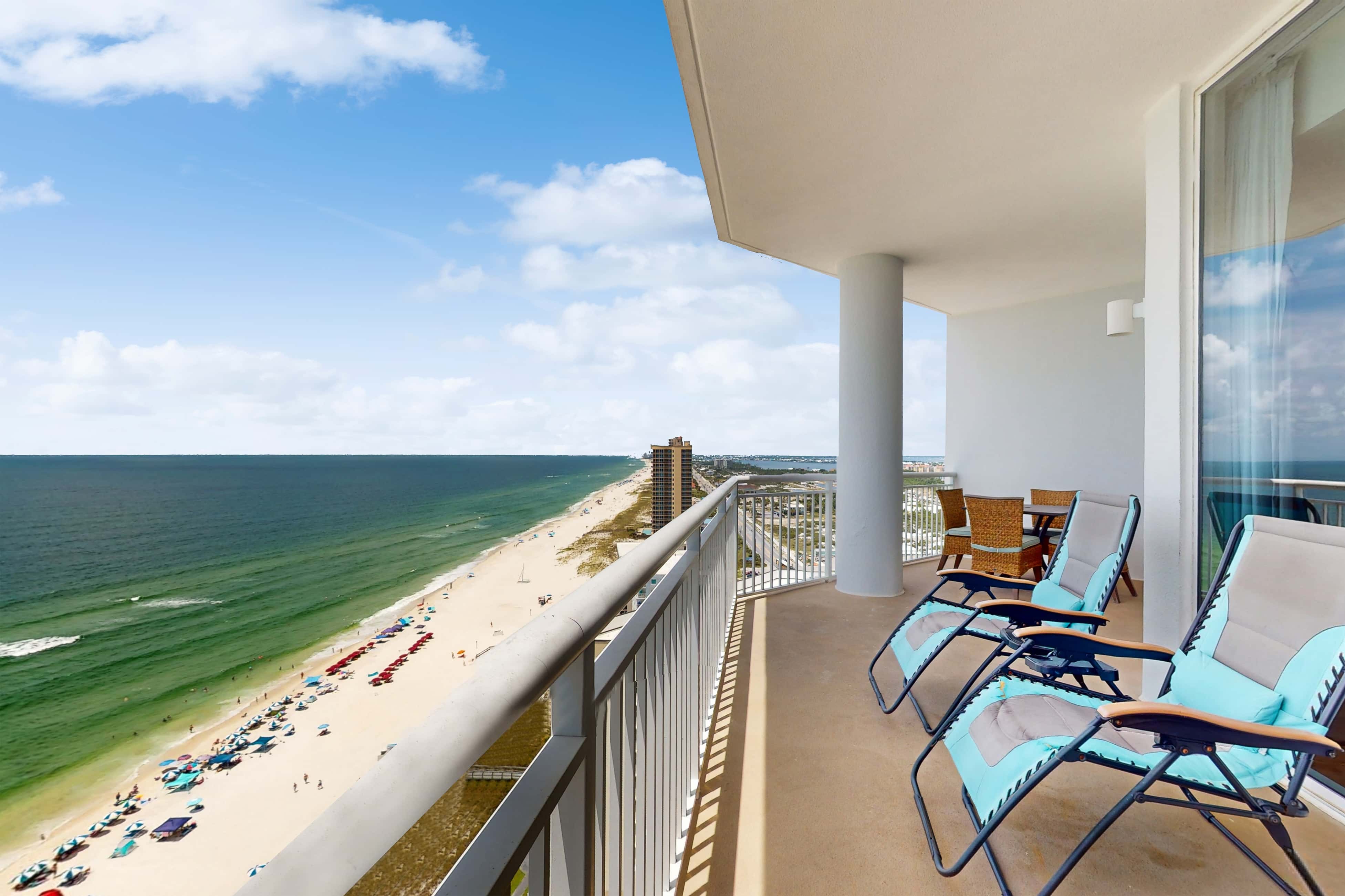 18th-floor condo with amazing views, beach access, pools & gym