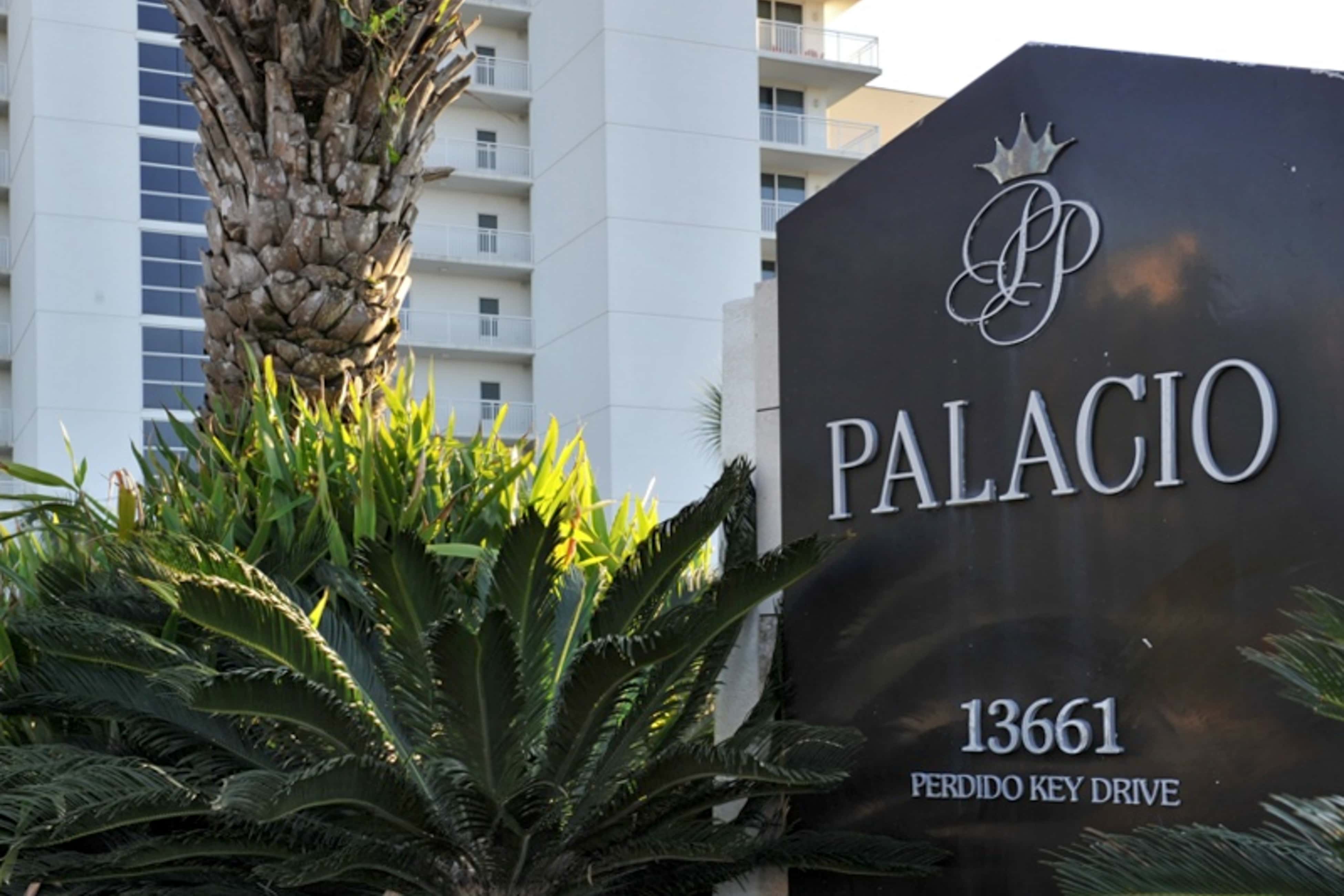 18th-floor condo with amazing views, beach access, pools & gym