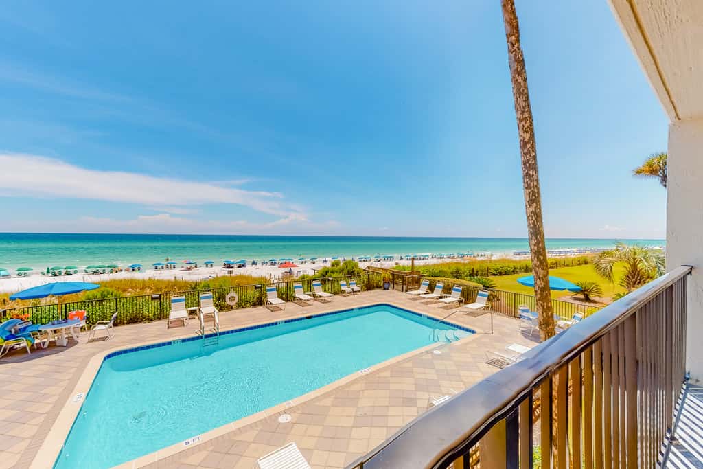 Luxury, oceanfront condo with outdoor pool & patio - snowbird-friendly