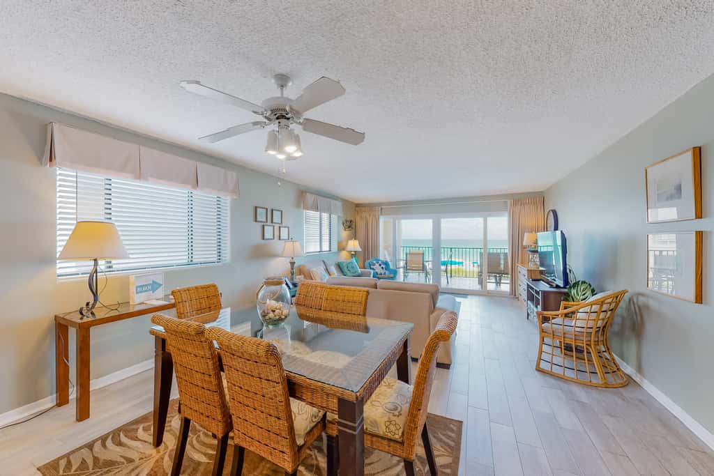 Luxury, oceanfront condo with outdoor pool & patio - snowbird-friendly