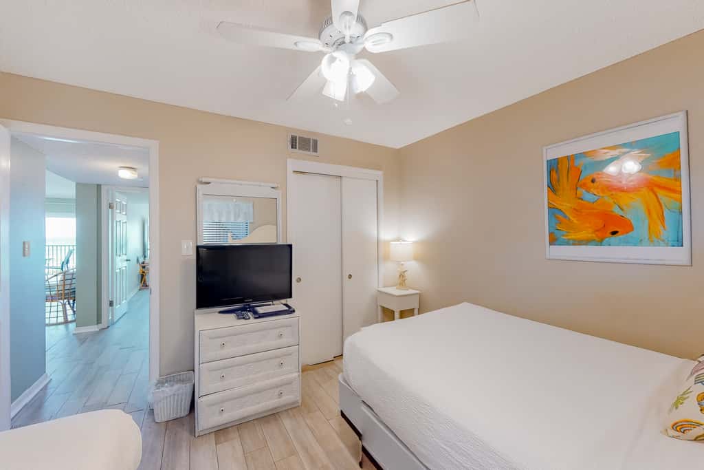 Luxury, oceanfront condo with outdoor pool & patio - snowbird-friendly