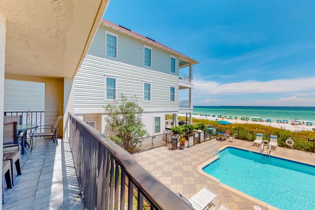 Luxury, oceanfront condo with outdoor pool & patio - snowbird-friendly