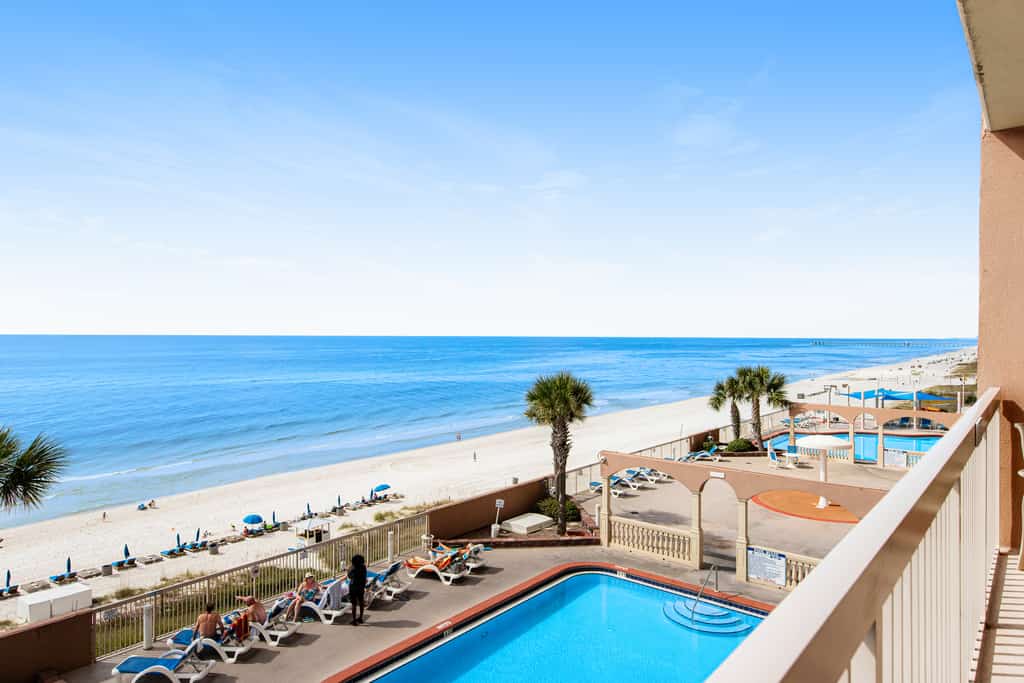 Beach-chic, 7th-floor condo with incredible Gulf-front views, gym, hot tub & 2 pools