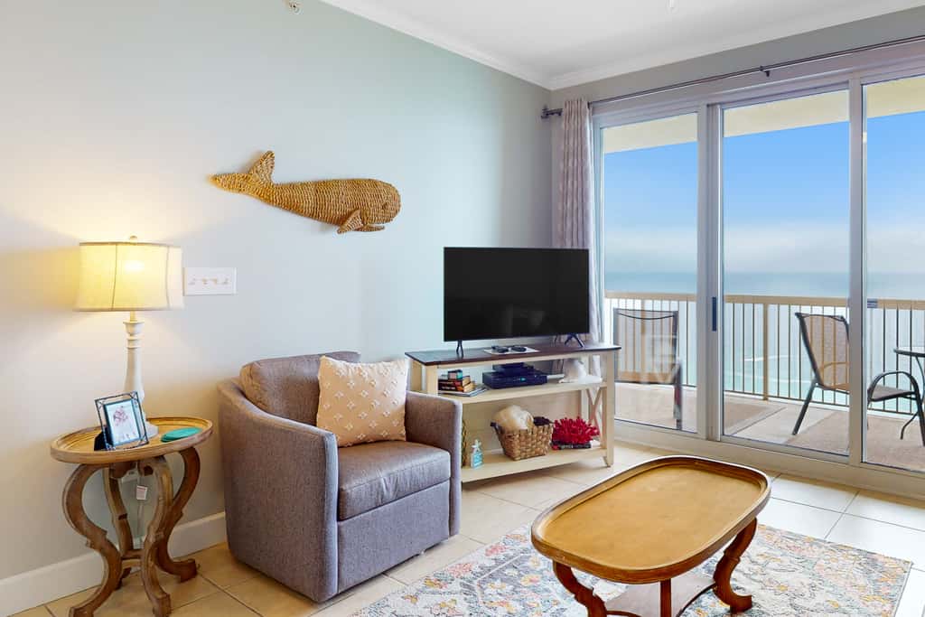 Beach-chic, waterfront condo with stunning Gulf views, pools & gym