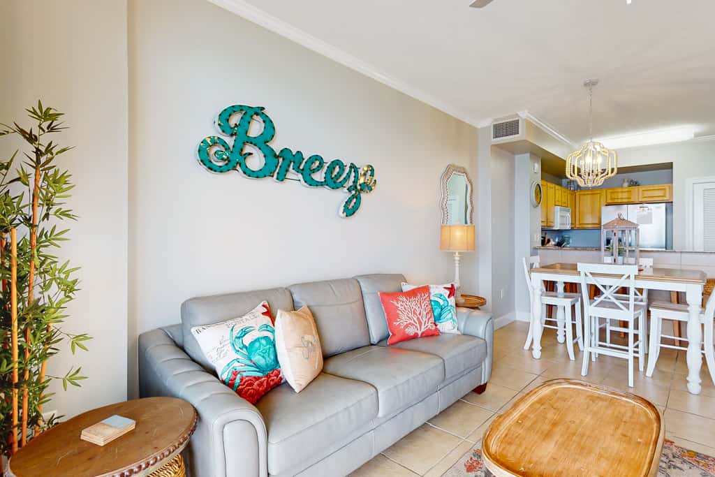 Beach-chic, waterfront condo with stunning Gulf views, pools & gym