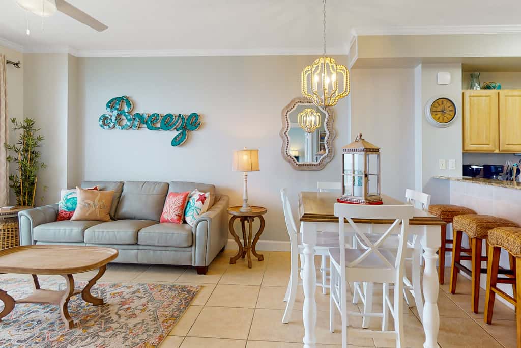 Beach-chic, waterfront condo with stunning Gulf views, pools & gym
