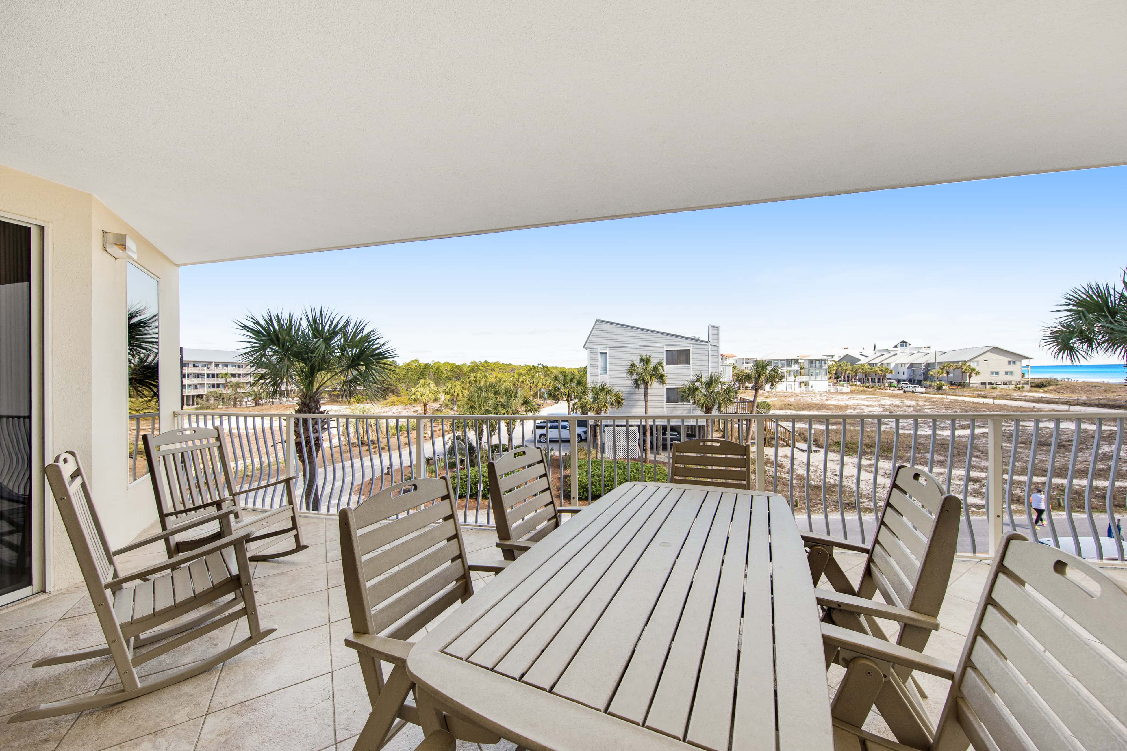 Charming suite with spacious balcony, pools, tennis & pickleball