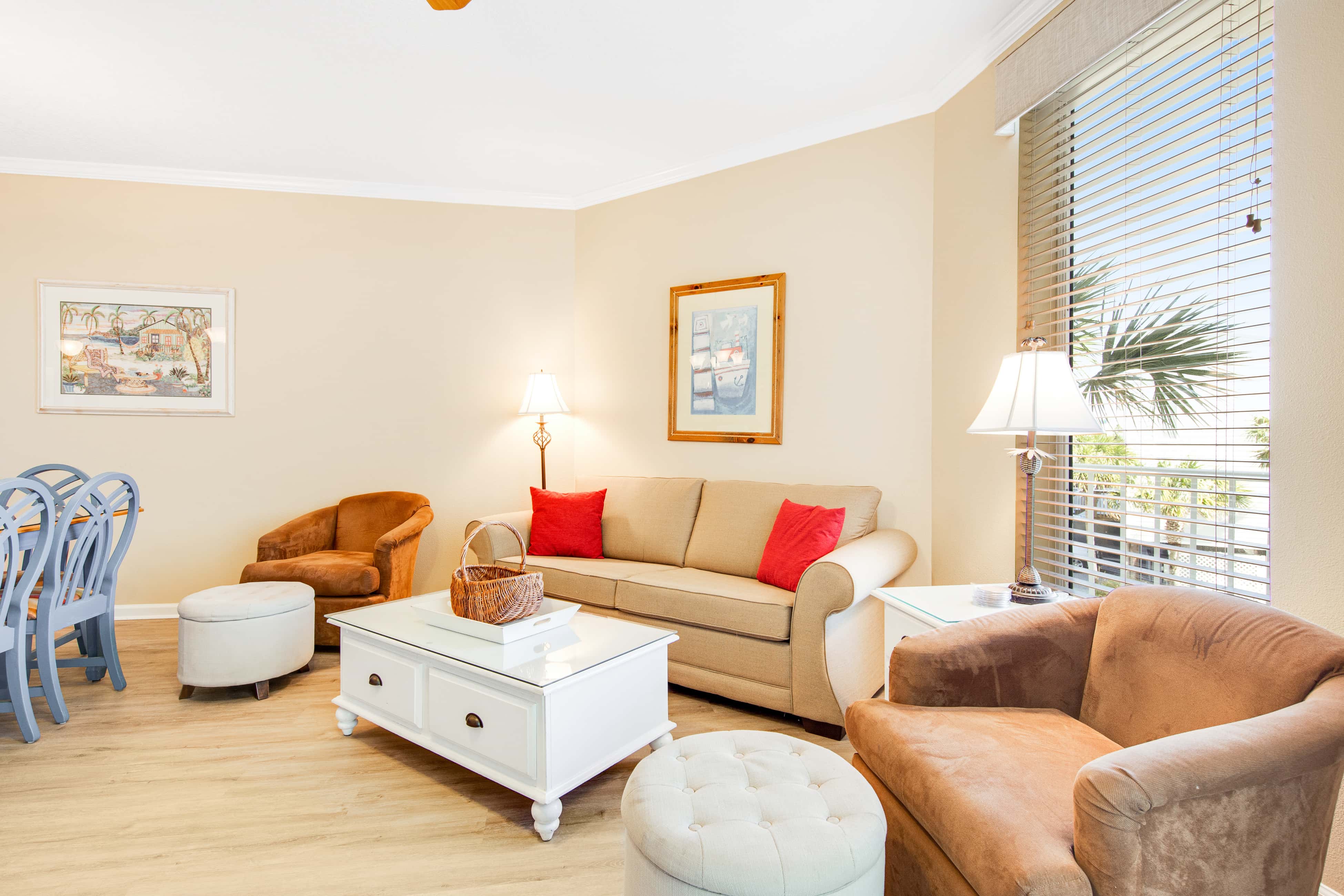 Charming suite with spacious balcony, pools, tennis & pickleball