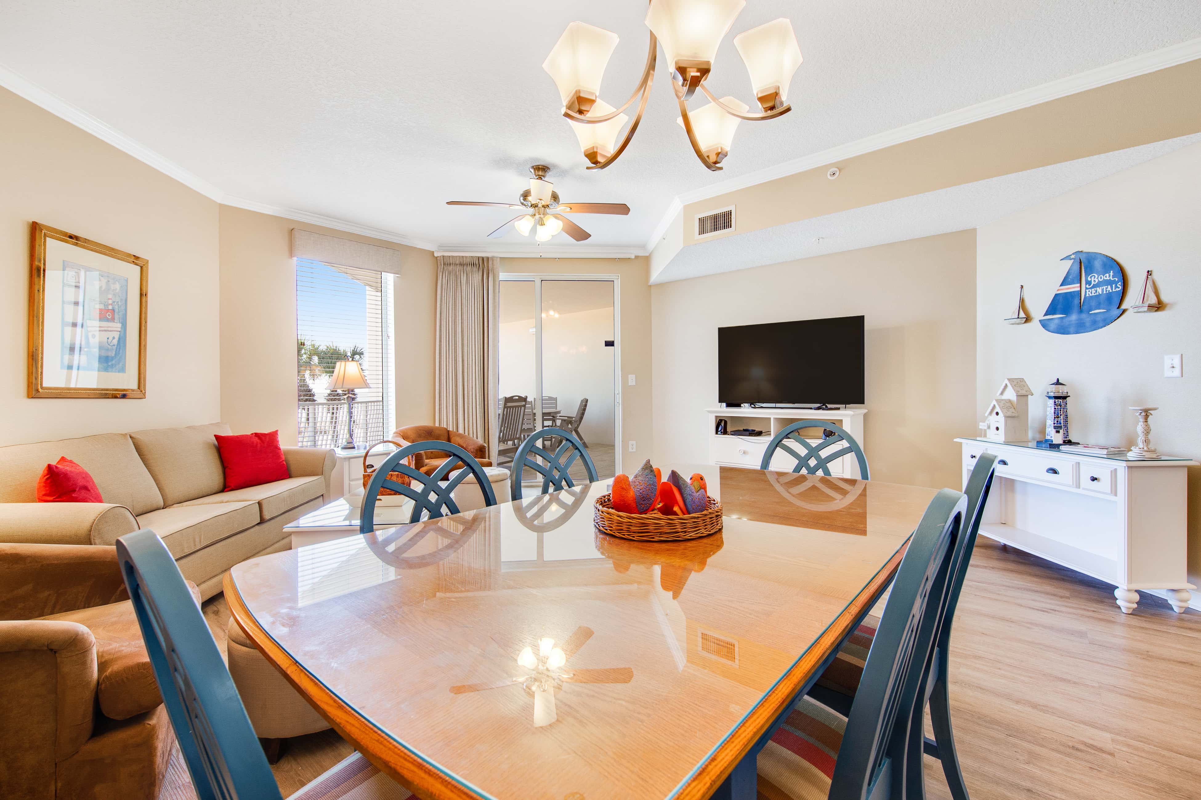 Charming suite with spacious balcony, pools, tennis & pickleball