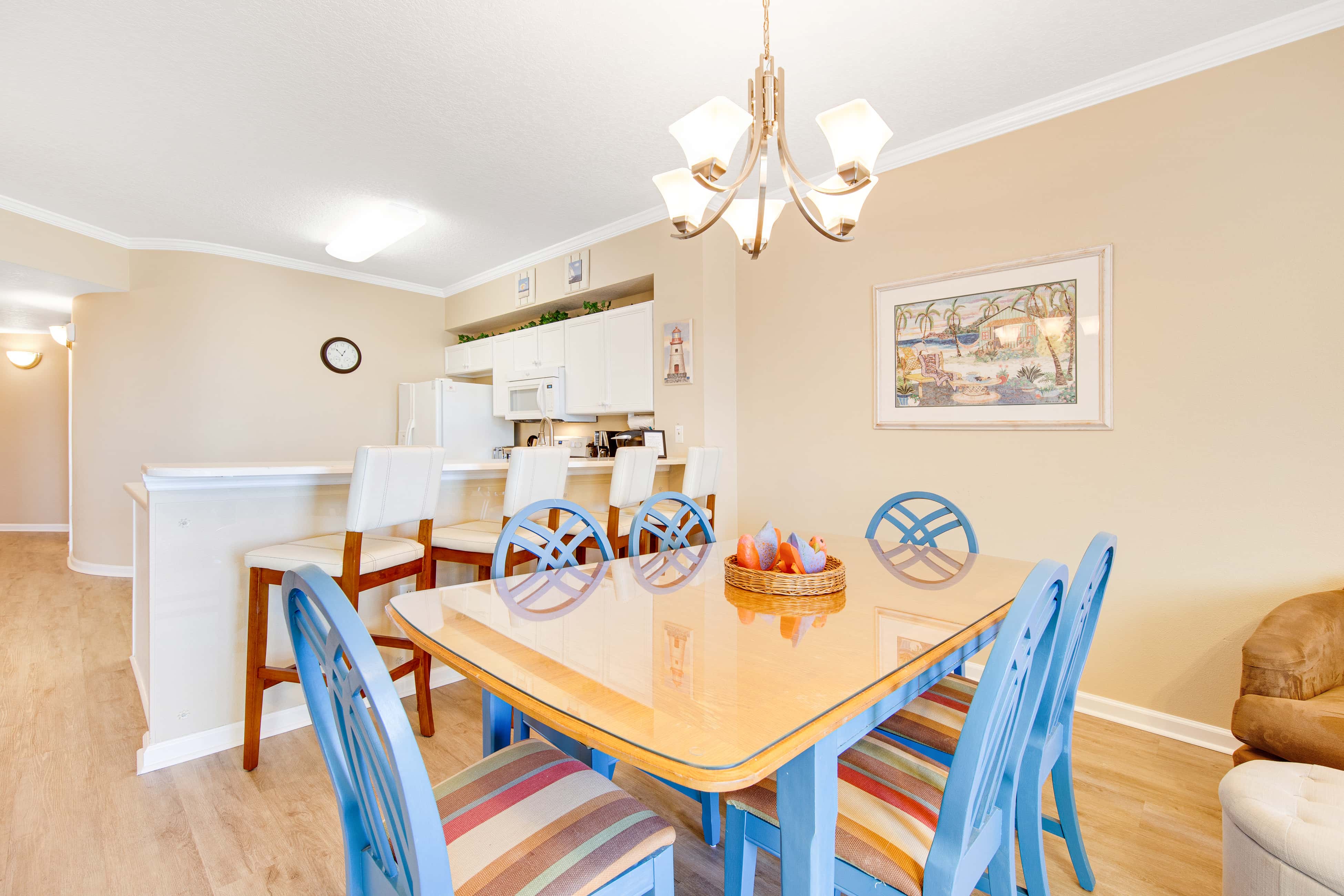 Charming suite with spacious balcony, pools, tennis & pickleball