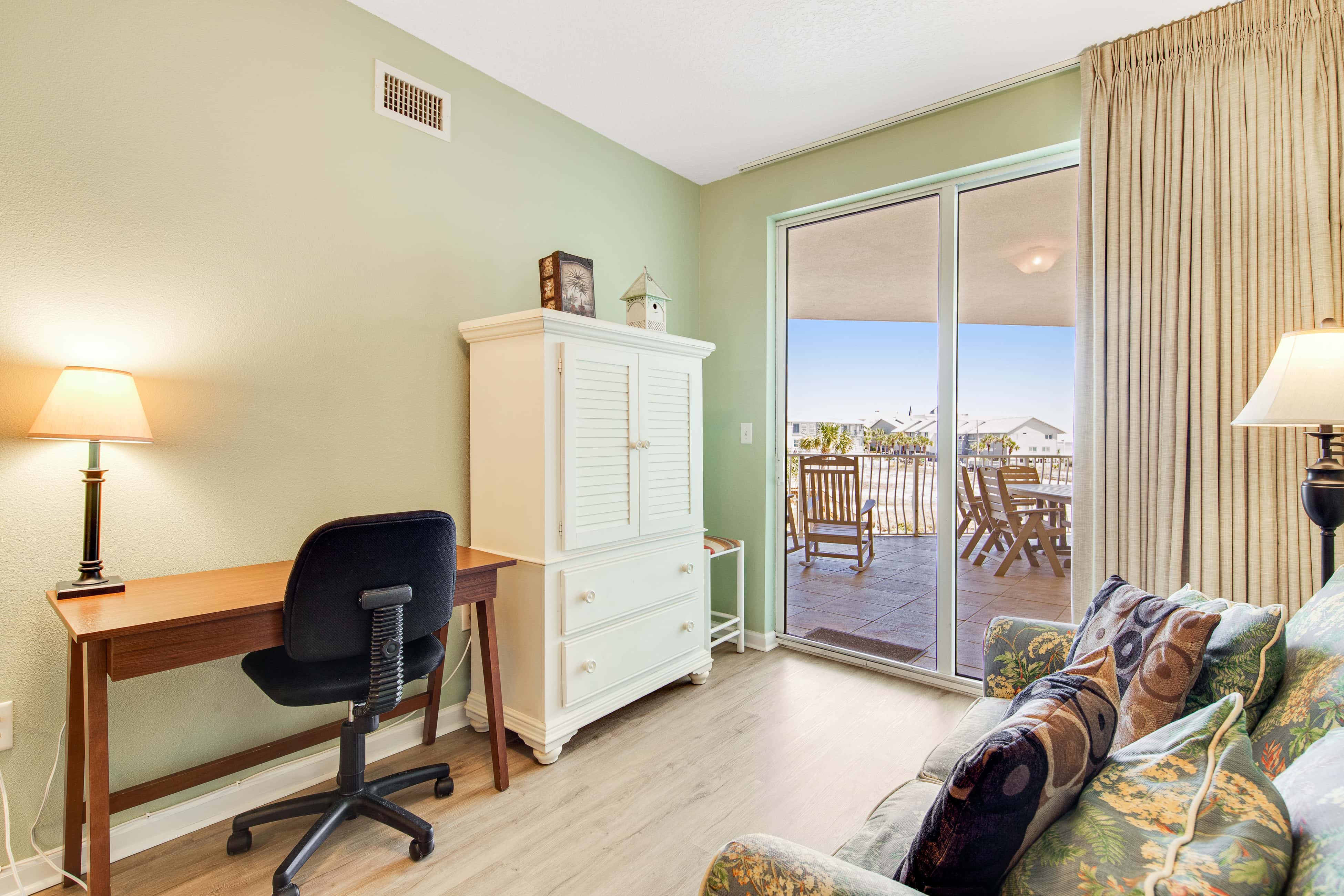 Charming suite with spacious balcony, pools, tennis & pickleball