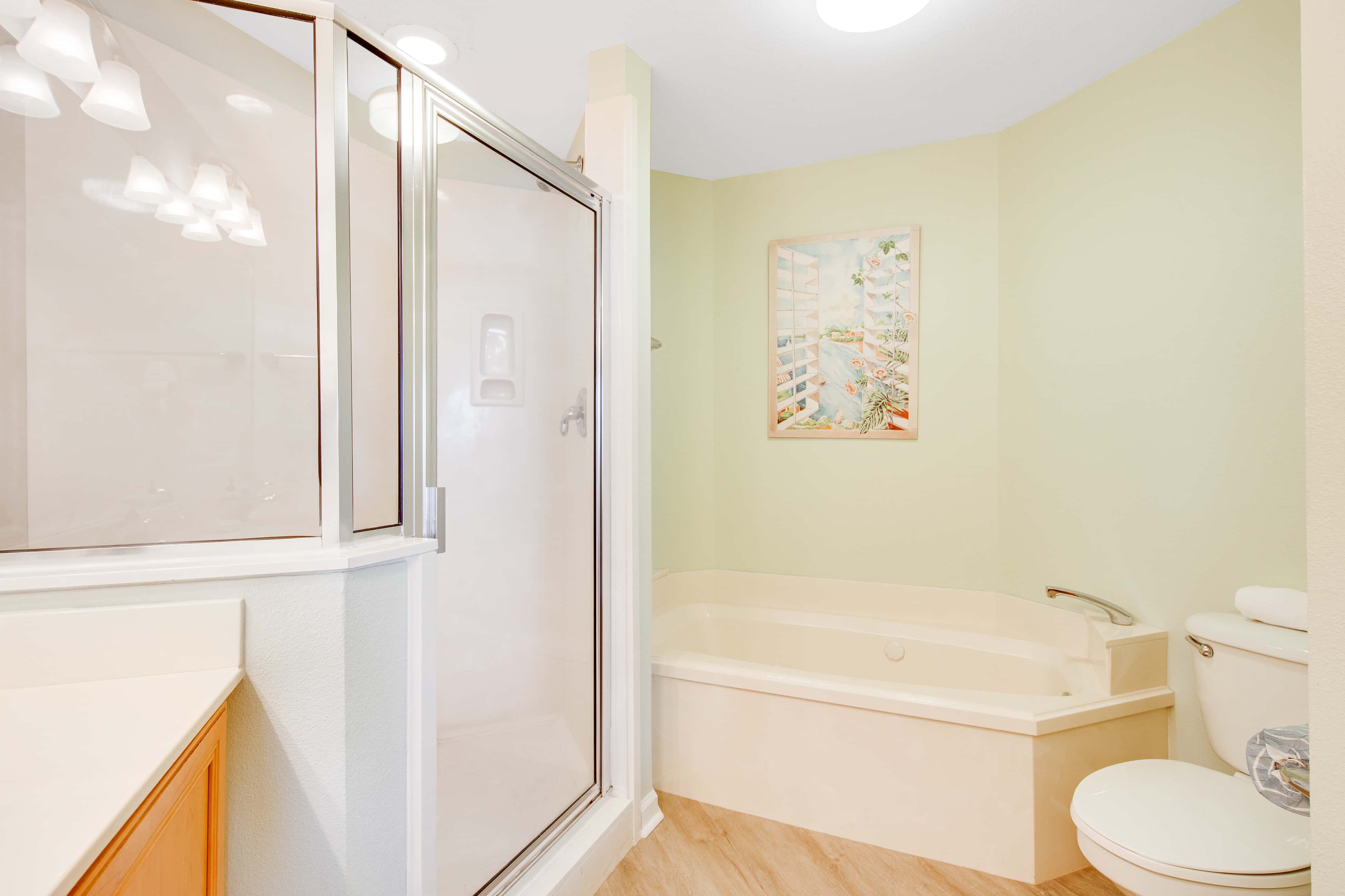 Charming suite with spacious balcony, pools, tennis & pickleball