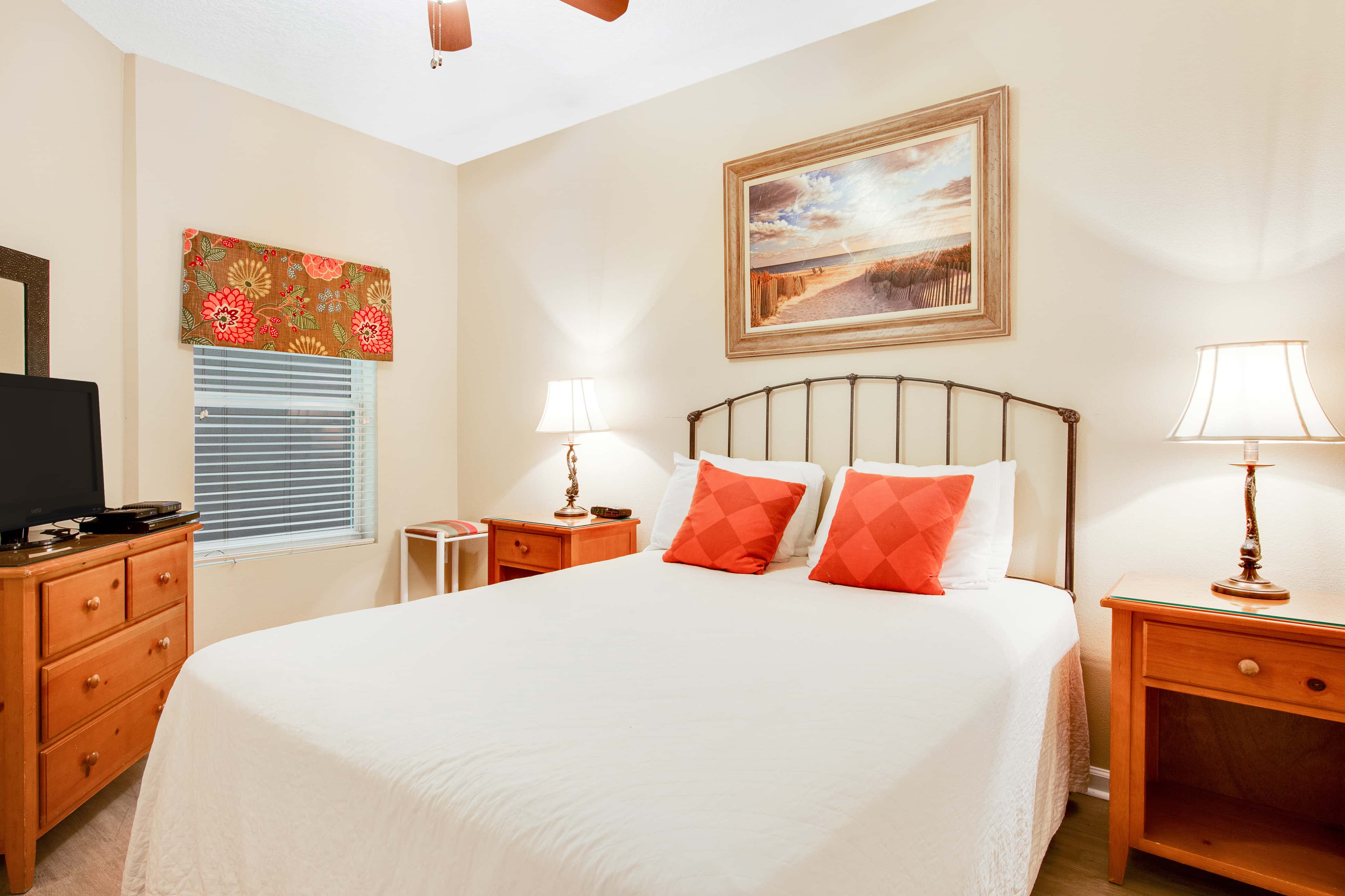 Charming suite with spacious balcony, pools, tennis & pickleball